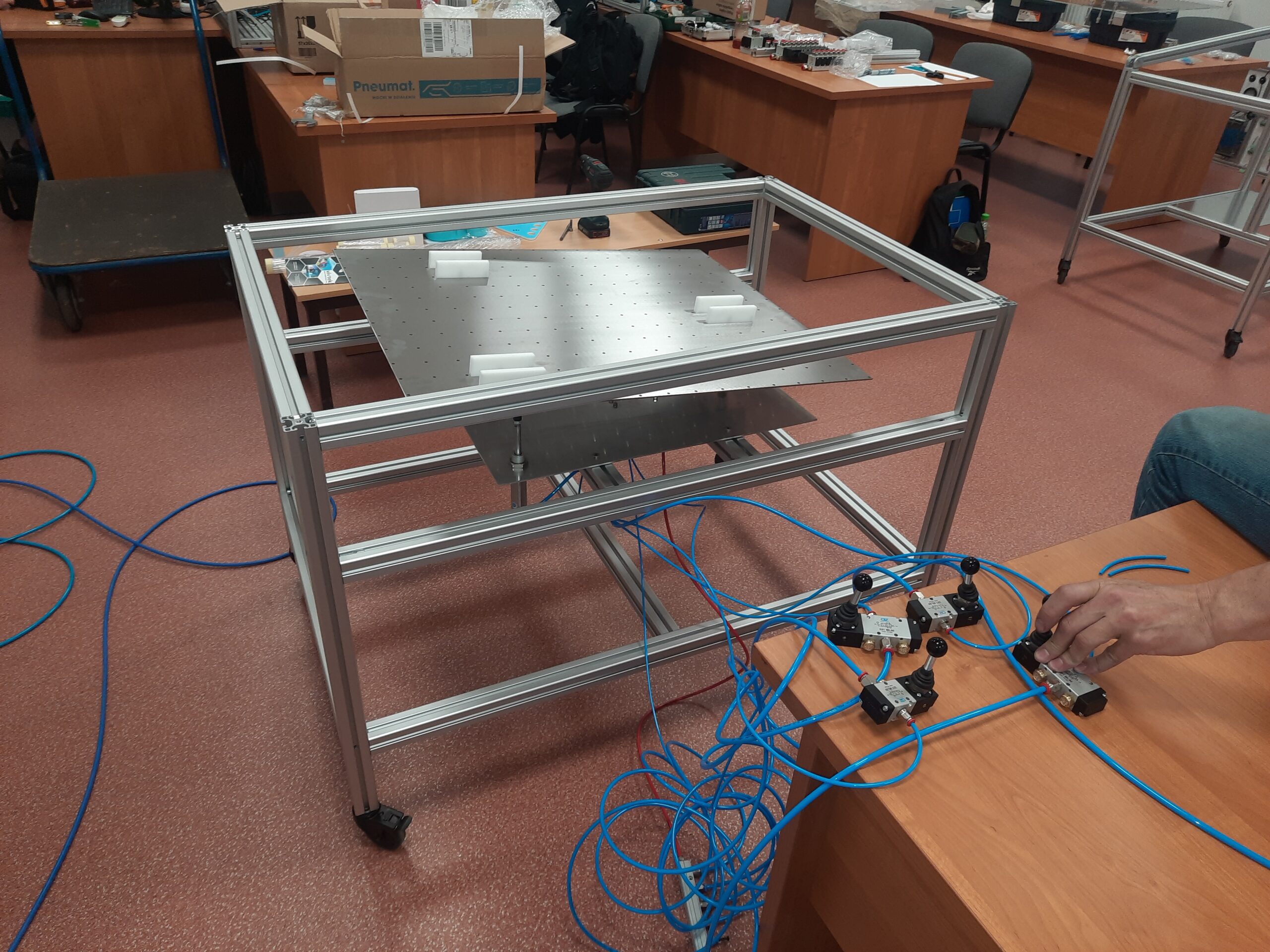 Projekt i budowa automatu elektropneumatycznego - Dzień Wynalazków Projekt i budowa automatu elektropneumatycznego