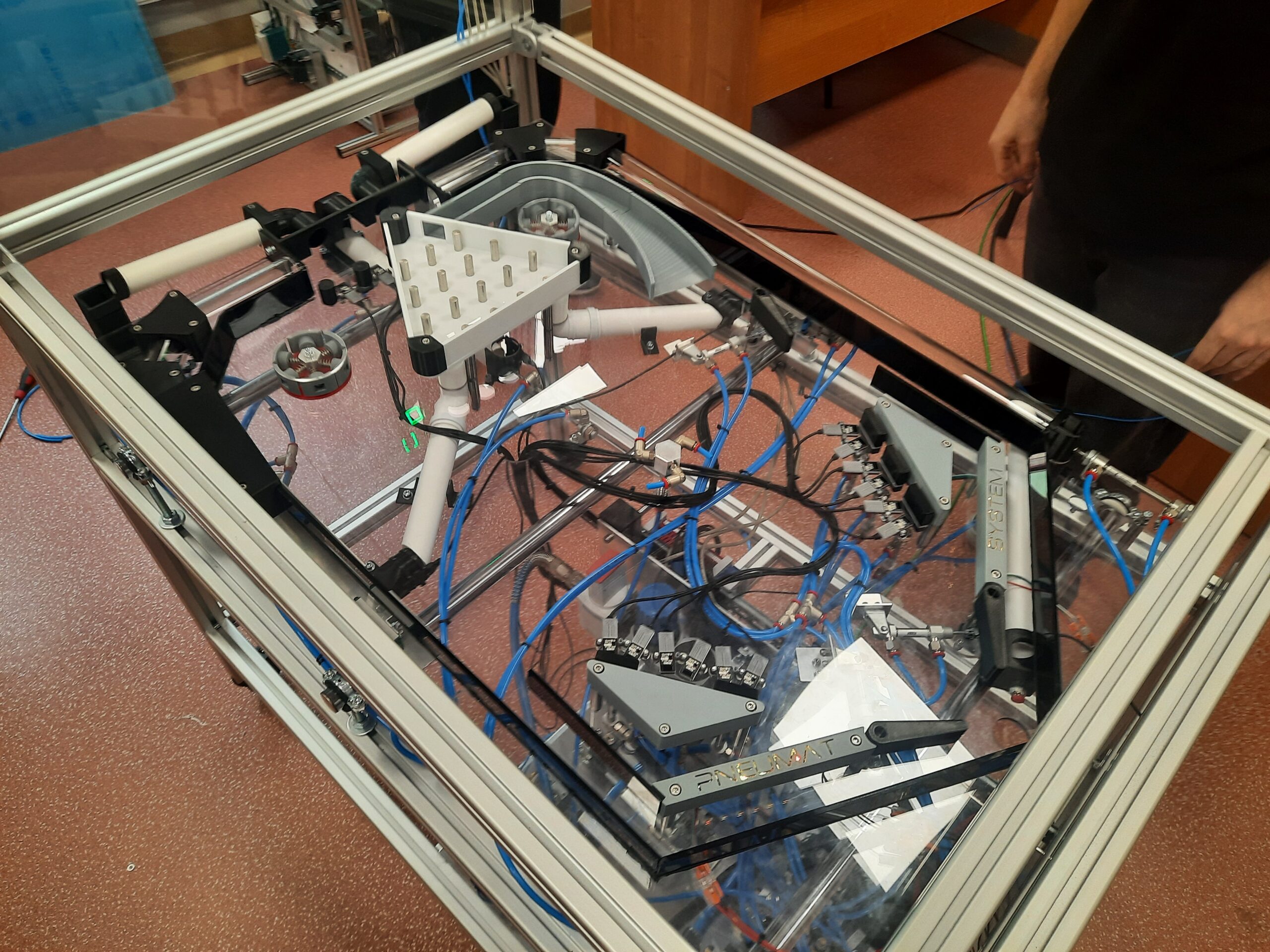 Projekt i budowa automatu elektropneumatycznego - Dzień Wynalazków Projekt i budowa automatu elektropneumatycznego - obrazek 3