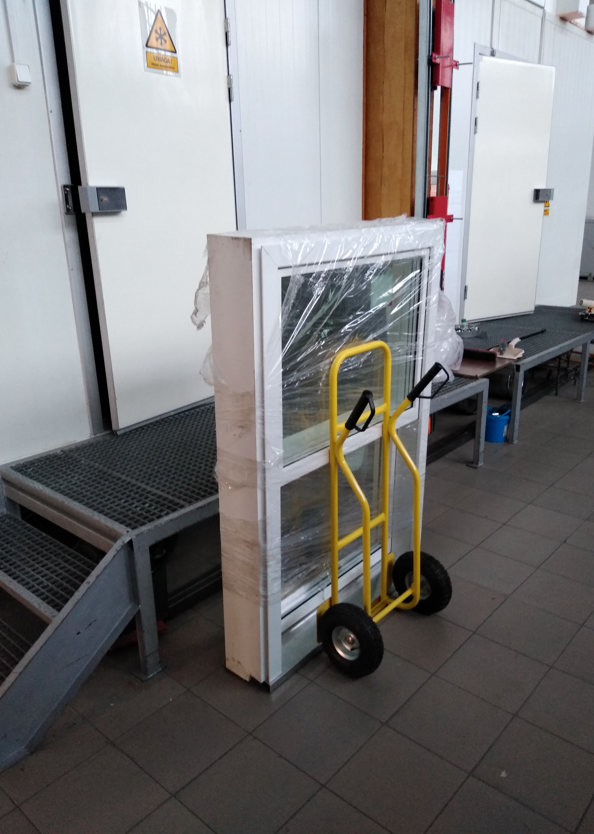 Drewniano-aluminiowe okno odtwarzające kształt okna przesuwnego o podwyższonej trwałości i izolacyjności termicznej - Dzień Wynalazków Drewniano-aluminiowe okno odtwarzające kształt okna przesuwnego o podwyższonej trwałości i izolacyjności termicznej - obrazek 4