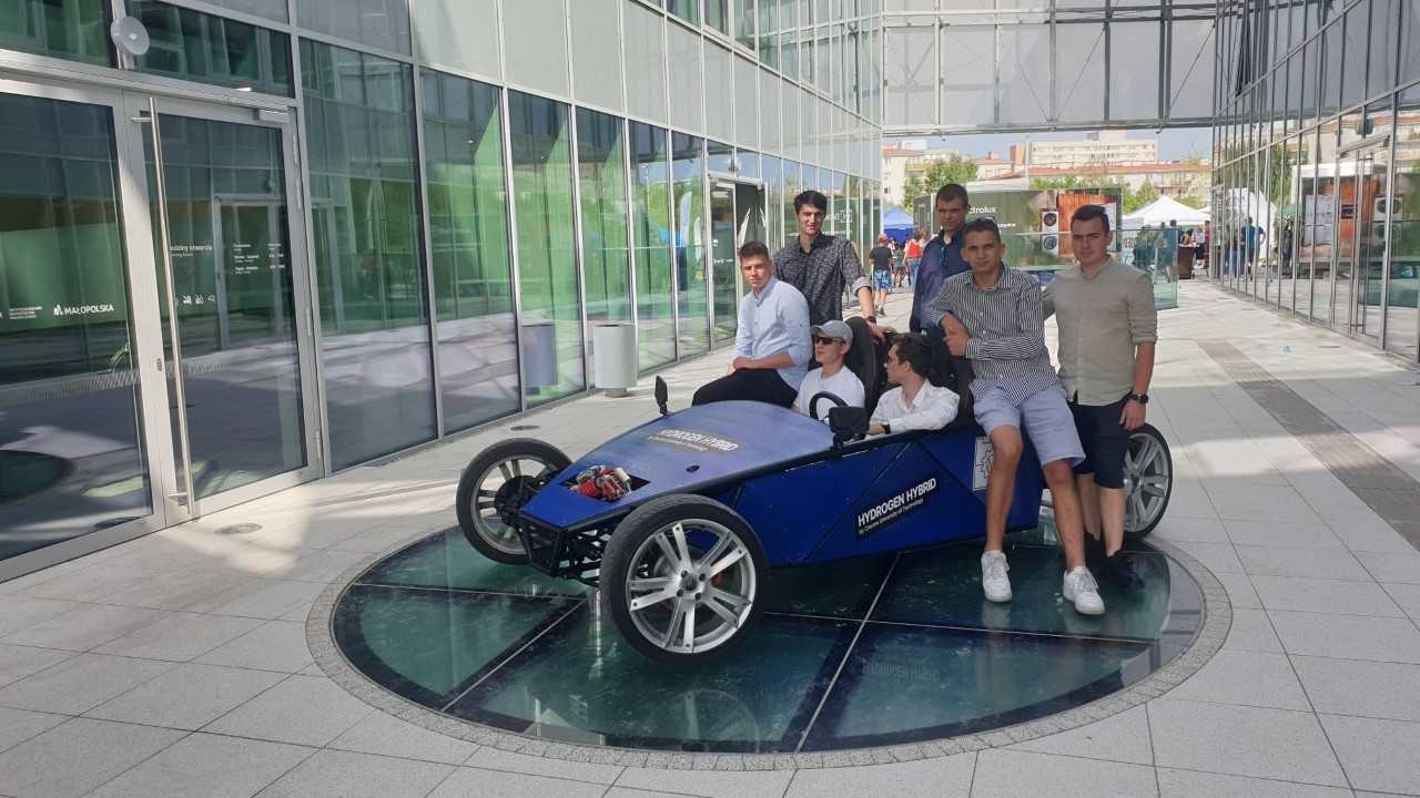 Pojazd badawczy BOLID H2-H - Dzień Wynalazków Pojazd badawczy BOLID H2-H - obrazek 3