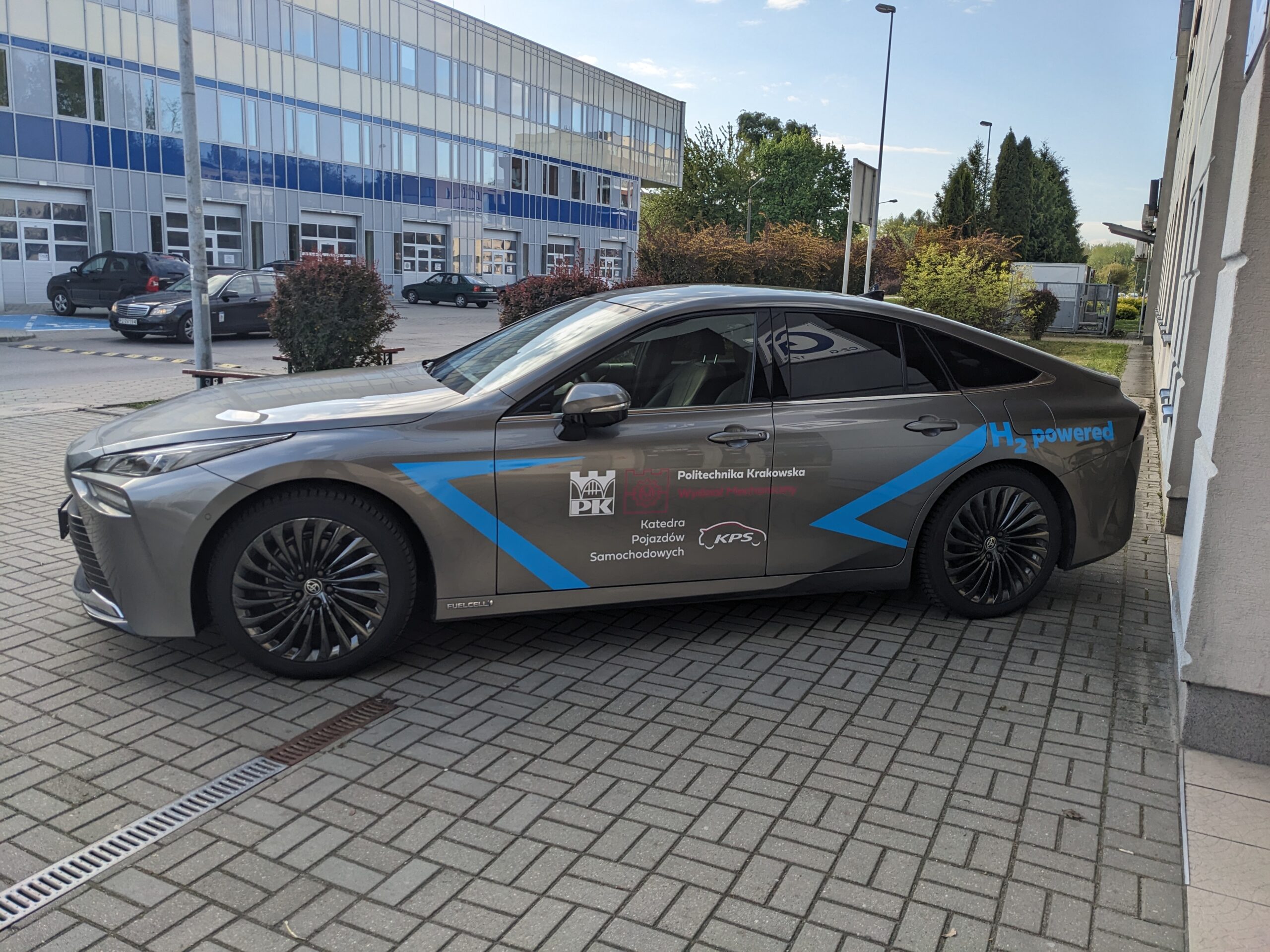 Samochód badawczy Toyota Mirai - Dzień Wynalazków Samochód badawczy Toyota Mirai